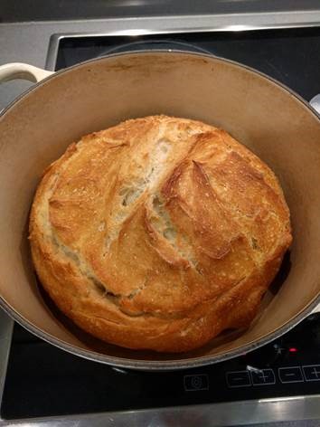 Pan con masa vieja en cocotte